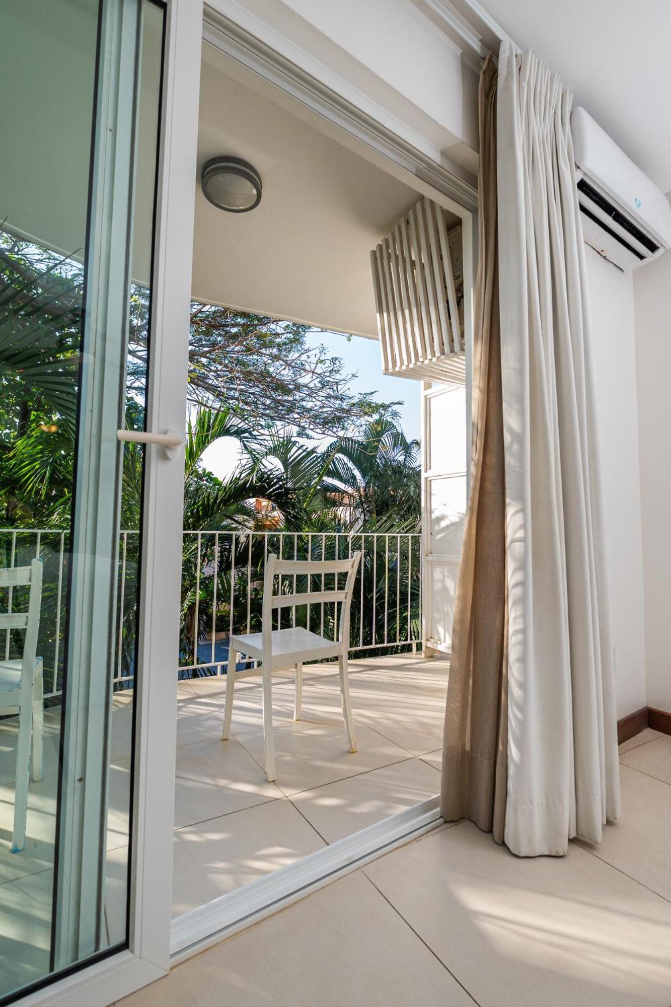 Paradise Beach Hotel West Bay Exterior foto