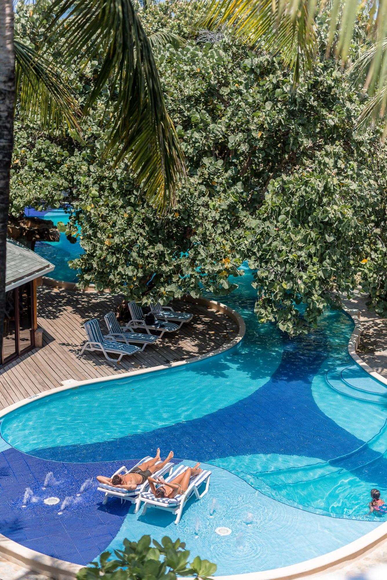 Paradise Beach Hotel West Bay Exterior foto